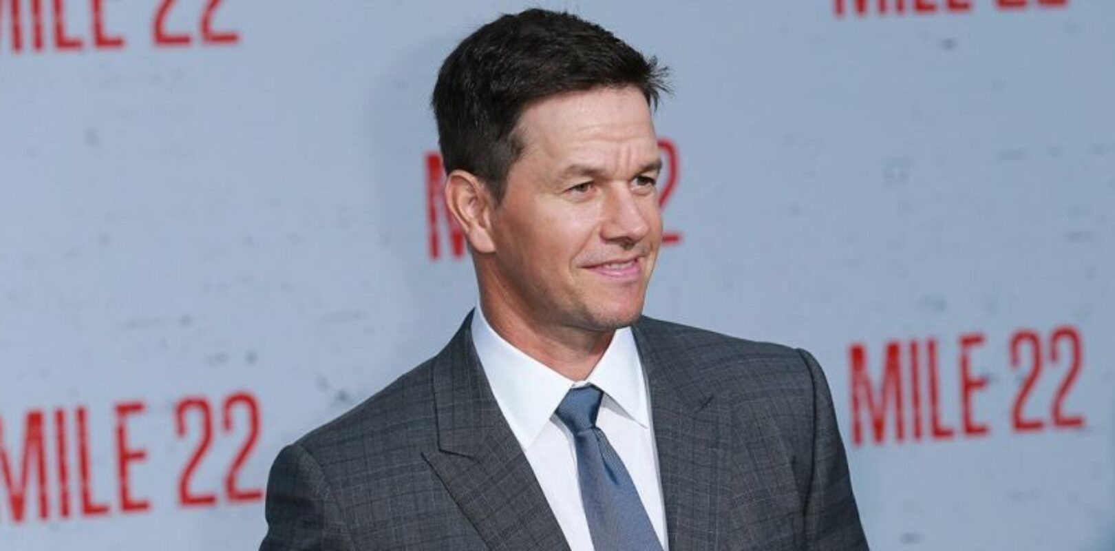 Uncharted': Mark Wahlberg revela figurino de Sully para a adaptação;  Confira! - CinePOP