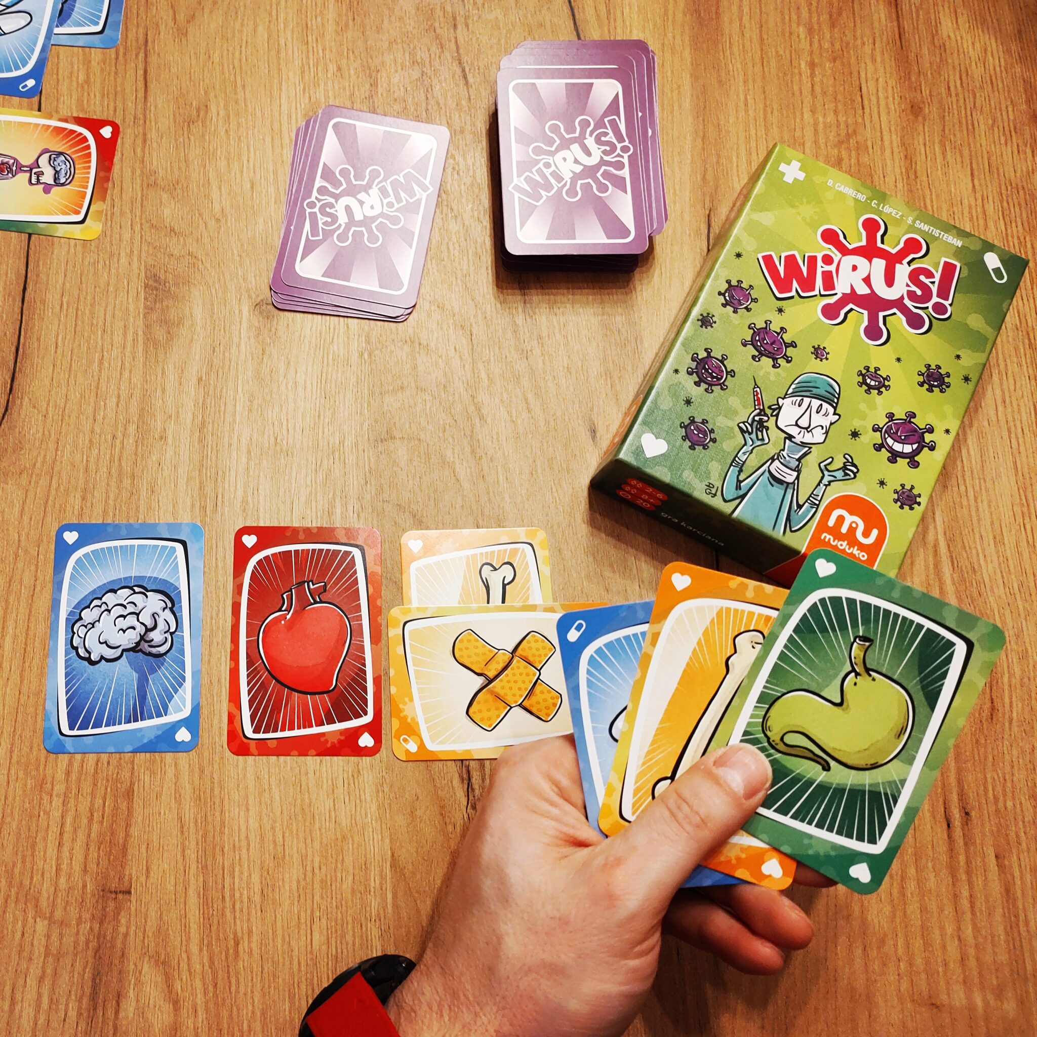 Gra karciana Wirus! - recenzja | Ustatkowany Gracz